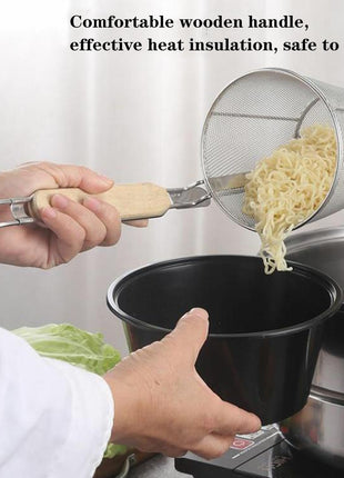 2 Pieces Pasta Strainer Basket Stainless Steel Fine Mesh Pasta Strainer Basket with Wooden Handle Good for Boiling Food Spaghetti Dumpling (Dia 5.5Inch/14Cm)