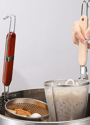 2 Pieces Pasta Strainer Basket Stainless Steel Fine Mesh Pasta Strainer Basket with Wooden Handle Good for Boiling Food Spaghetti Dumpling (Dia 5.5Inch/14Cm)